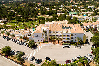 Uma noite em quarto duplo com pequeno-almoço para 2 em Vale D'el Rei - Hotel & Villas**** em Lagoa (Faro)