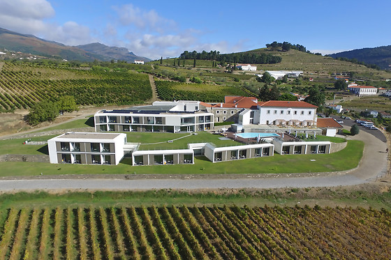 Uma noite em quarto duplo Douro com pequeno-almoço para 2 em Hotel Douro Scala Hotel & Spa***** em Mesão Frio (Vila Real)