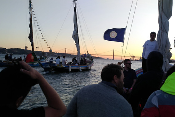Passeio em barco tradicional à vela pelo Rio Tejo para até 12 pessoas em Tejoconvida (Lisboa)
