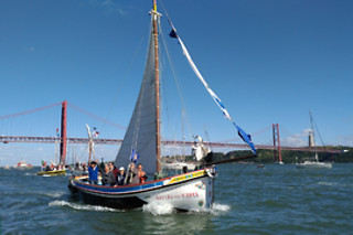 Passeio em barco tradicional à vela pelo Rio Tejo para até 12 pessoas em Tejoconvida (Lisboa)