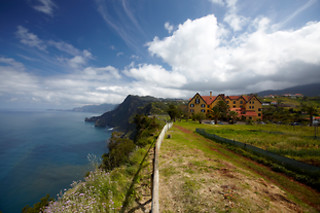 Uma noite em quarto duplo com pequeno-almoço para 2 em Hotel Quinta do Furão**** em Santana (Madeira)