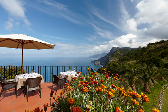 Uma noite em quarto duplo com pequeno-almoço para 2 em Hotel Quinta do Furão**** em Santana (Madeira)
