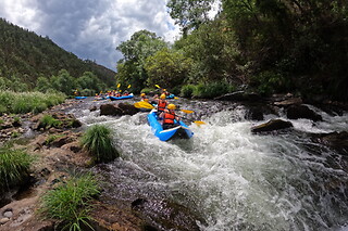 Cano-Rafting no Rio Paiva + Tour de jipe até à aldeia da Paradinha para 1 | NaTour Way