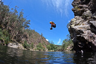 Cano-Rafting no Rio Paiva + Tour de jipe até à aldeia da Paradinha para 1 | NaTour Way