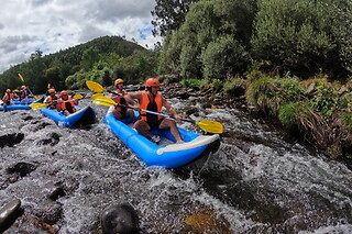 Cano-Rafting no Rio Paiva + Tour de jipe até à aldeia da Paradinha para 1 | NaTour Way