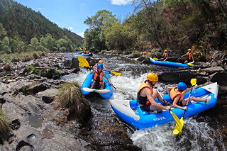 Cano-Rafting no Rio Paiva + Tour de jipe até à aldeia da Paradinha para 1 | NaTour Way