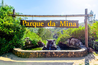 Dia em família em Monchique | Entrada para 1 criança e 1 sénior no Parque da Mina