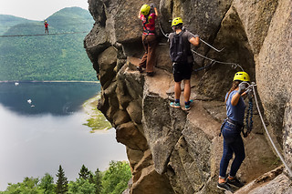 Salto de paraquedas e atividades extremas