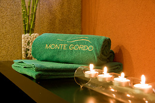 Uma noite em quarto duplo/twin com pequeno-almoço para 2 em Monte Gordo Hotel Apartamentos & Spa**** em Vila Real de Santo António (Faro)