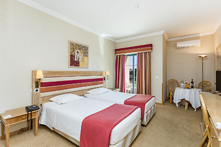 Uma noite com pequeno-almoço no Riviera Hotel 4*, em Carcavelos, Lisboa