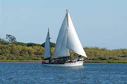 ESCUELA INTERNACIONAL DE VELA