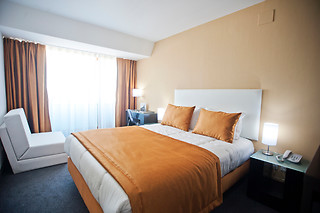 Uma noite em quarto duplo com pequeno-almoço para 2 em Miramar Hotel & Spa**** em Nazaré (Leiria)