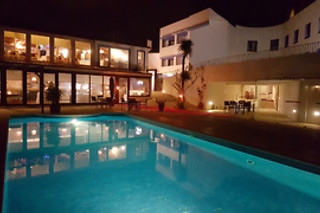 Uma noite em quarto duplo com pequeno-almoço para 2 em Miramar Hotel & Spa**** em Nazaré (Leiria)
