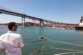 Passeio de Barco no Rio Tejo para 2 | Lazy Lisbon Cruises- Esgueira & Santos Lda em Lisboa