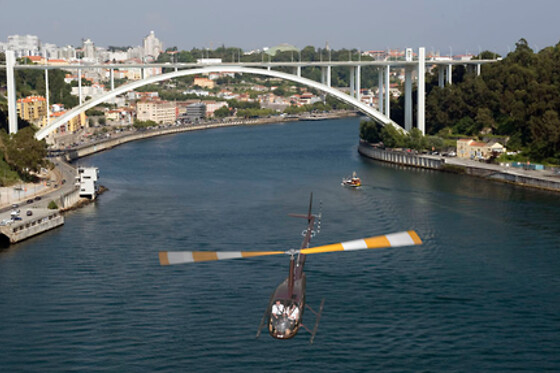 Passeio de helicóptero pela Rota Porto Duro para 2 em Porto Helicopters (Porto)