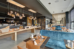 R hotel experiences
