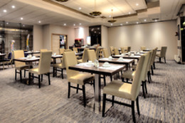 Hotel & Aparthotel Casteau Resort Mons