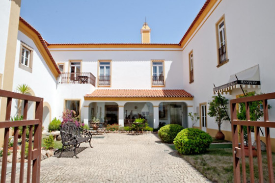 Uma noite em quarto duplo com pequeno-almoço em Hotel Convento D'Alter**** em Alter do Chão (Portalegre)