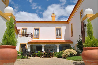 Uma noite em quarto duplo com pequeno-almoço em Hotel Convento D'Alter**** em Alter do Chão (Portalegre)