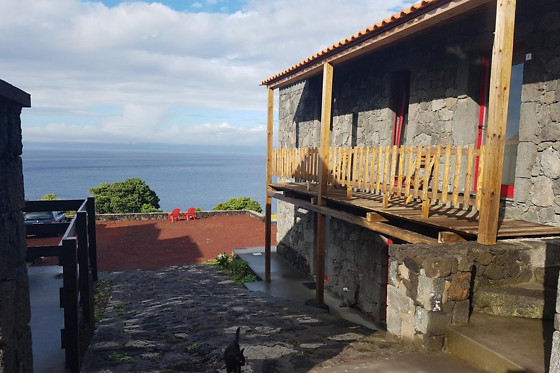 Uma noite em apartamento com pequeno-almoço para 2 em Sara Village em São Roque do Pico (Açores)