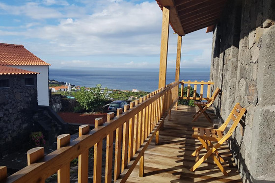 Uma noite em apartamento com pequeno-almoço para 2 em Sara Village em São Roque do Pico (Açores)