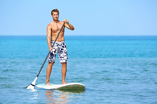 Iniciação e passeio de Stand Up Paddle na Costa da Caparica para 1 | Boarder Club Portugal