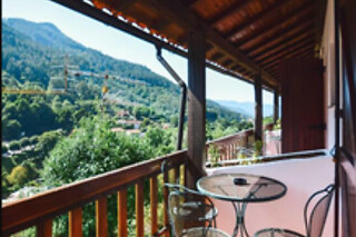 Uma noite em quarto triplo com pequeno-almoço para 2 adultos e 1 criança em Nations Gerês Bed & Breakfast em Gerês (Braga)