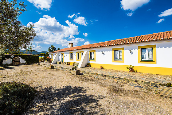 Uma noite em quarto duplo com pequeno-almoço e um jantar para 2 em Turismo Rural Nave Redonda do Cerro - Countryside em Sabóia (Beja)
