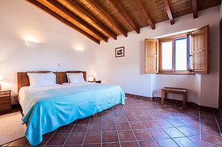 Uma noite em quarto duplo com pequeno-almoço e um jantar para 2 em Turismo Rural Nave Redonda do Cerro - Countryside em Sabóia (Beja)
