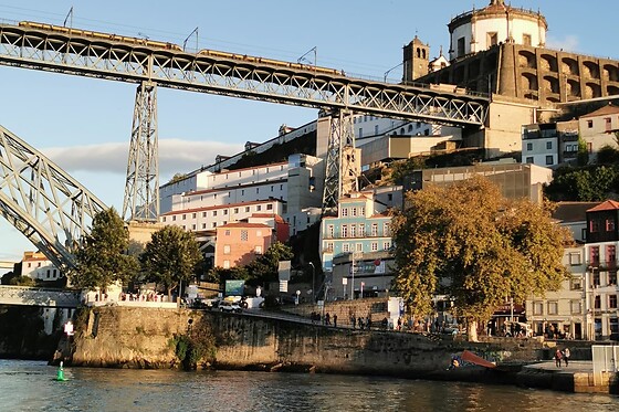 Uma noite em Veleiro com pequeno-almoço para 4 em Douro Captain em Pedrouços (Porto)
