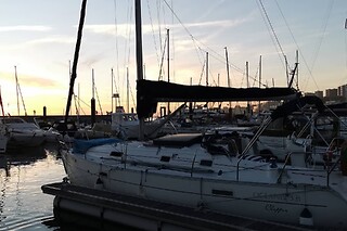 Uma noite em Veleiro com pequeno-almoço para 4 em Douro Captain em Pedrouços (Porto)