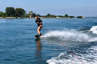 Sessão de ski aquático para 2 em Livin Barca em Torreira (Aveiro)