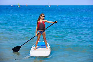 Iniciação e passeio de Stand Up Paddle na Costa da Caparica para 1 | Boarder Club Portugal