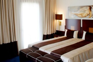 Uma noite em quarto duplo com pequeno-almoço para 2 em Hotel Moliceiro**** (Aveiro)