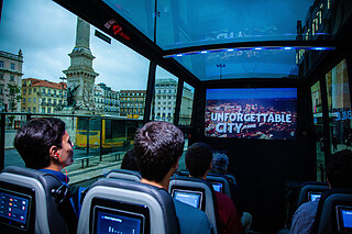 Descubra Lisboa com um tour interativo em mini-bus | Para 1 pessoa - Smart Sightseeing