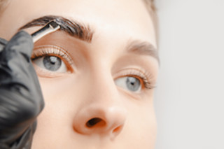 Design de sobrancelhas com Henna para 1 no La Belle - Beleza e Estética na Póvoa de Varzim (Porto)