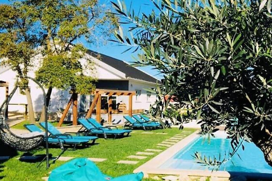 Estadia Familiar em Apartamento T2 com Pequeno-Almoço | Furnaka Eco Village (Lourinhã)