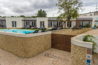 Estadia Familiar em Apartamento T2 com Pequeno-Almoço | Furnaka Eco Village (Lourinhã)