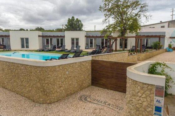 Estadia Familiar em Apartamento T2 com Pequeno-Almoço | Furnaka Eco Village (Lourinhã)