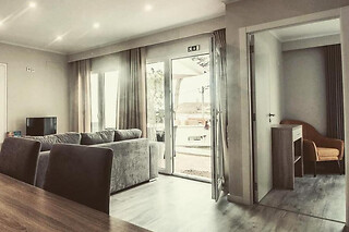 Estadia Familiar em Apartamento T2 com Pequeno-Almoço | Furnaka Eco Village (Lourinhã)