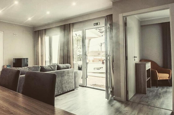 Estadia Familiar em Apartamento T2 com Pequeno-Almoço | Furnaka Eco Village (Lourinhã)