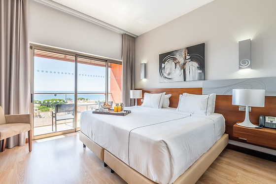 Uma noite em quarto duplo/twin clássico com pequeno-almoço para 2 em Aqua Pedra dos Bicos**** em Albufeira (Faro)