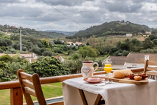 Duas noites em quarto duplo com pequeno-almoço para 2 em Terra Lodge Nature House em Mafra (Lisboa)