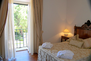 Uma noite em quarto duplo com pequeno-almoço e um jantar para 2 em Quinta de Santo António**** em Elvas (Portalegre)