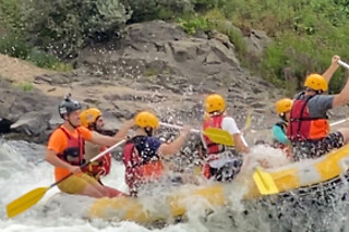 Passeio em Kayak para 4 no CoralTours Minho em Melgaço (Viana do Castelo)