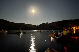Canoagem noturna + Buffet de petiscos na Praia Fluvial do Alamal | Para 4 - 4h | GaviAdventure
