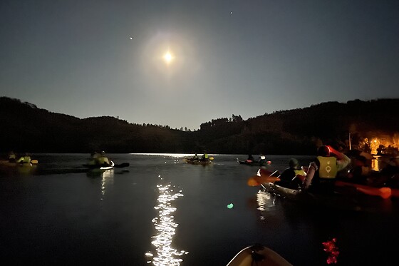 Canoagem noturna + Buffet de petiscos na Praia Fluvial do Alamal | Para 4 - 4h | GaviAdventure