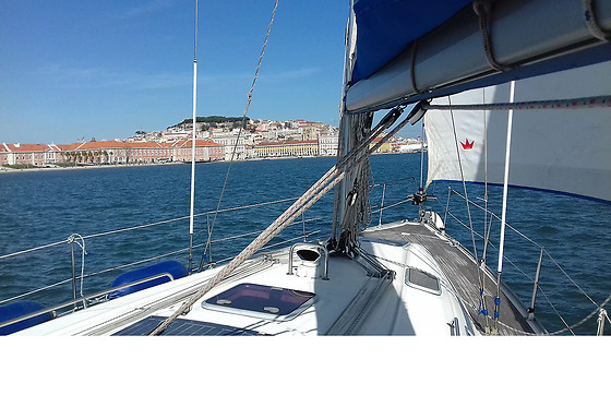 Passeio de Barco com Guia pelos Monumentos de Lisboa para 2 | Lisbon4Sailing (Doca de Belém)