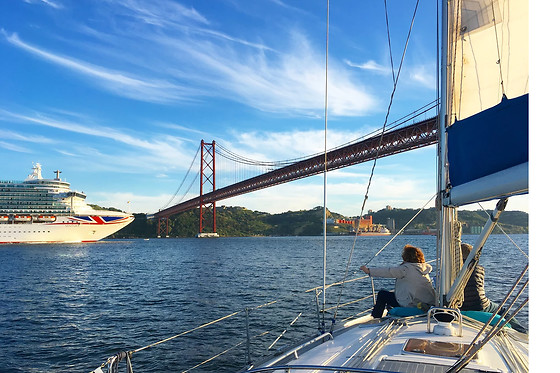 Passeio de Barco com Guia pelos Monumentos de Lisboa para 2 | Lisbon4Sailing (Doca de Belém)