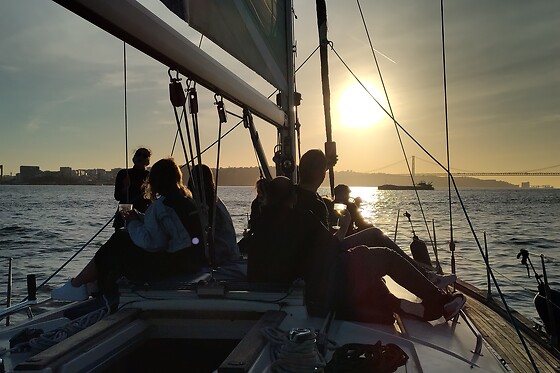 Cruzeiro para grupo até 10 pessoas com a Salty Planet Charter I Sailing Tours Lisboa nos Olivais (Lisboa)